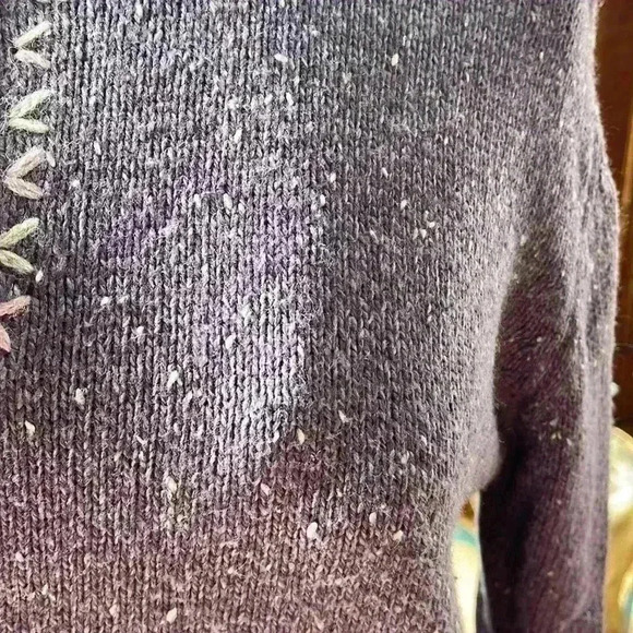 Adorable Woolrich women’s size medium plum sweater. Look at that detail! - Picture 3 of 11